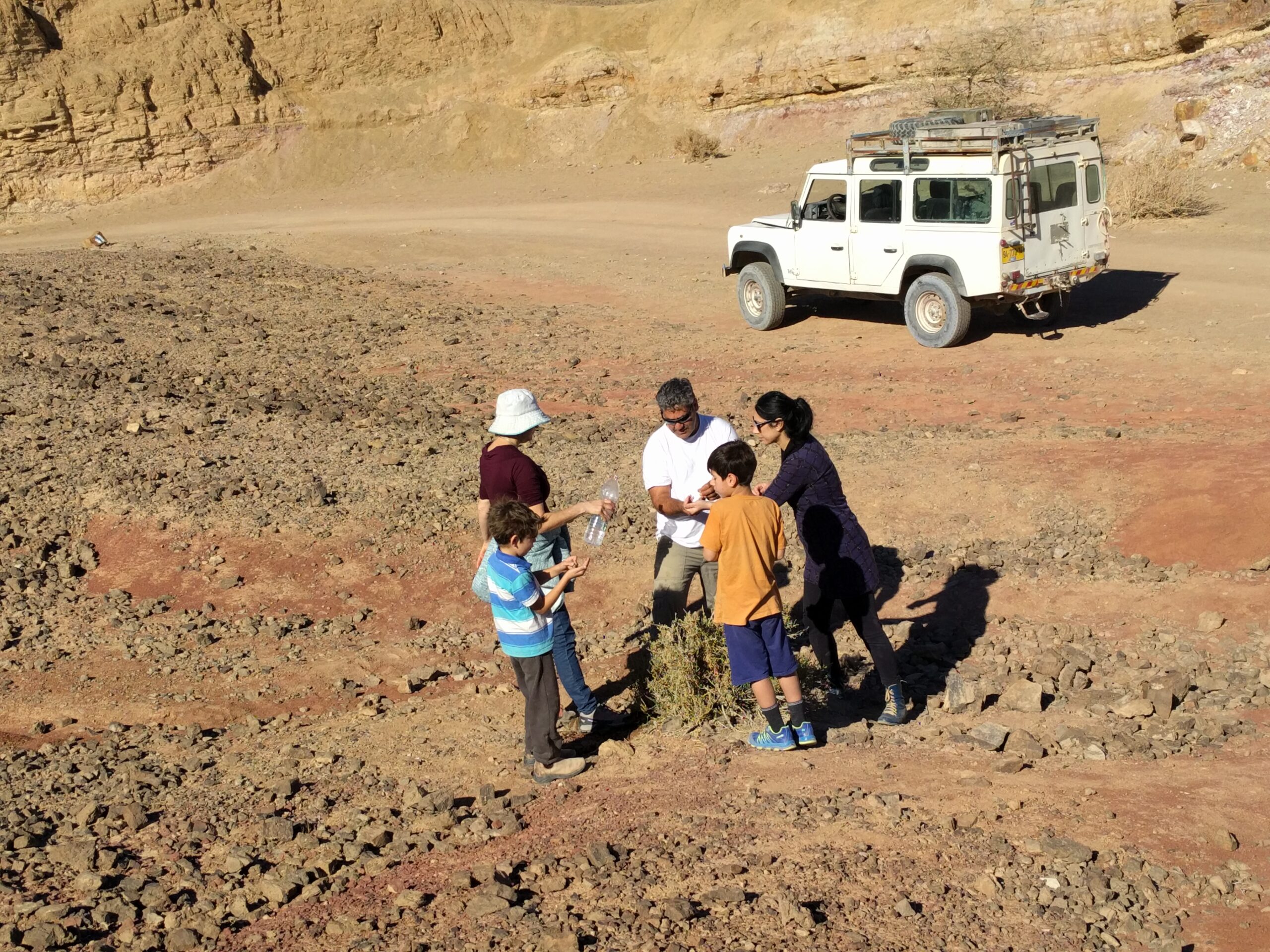 colored minerals of Mekhtesh Ramon